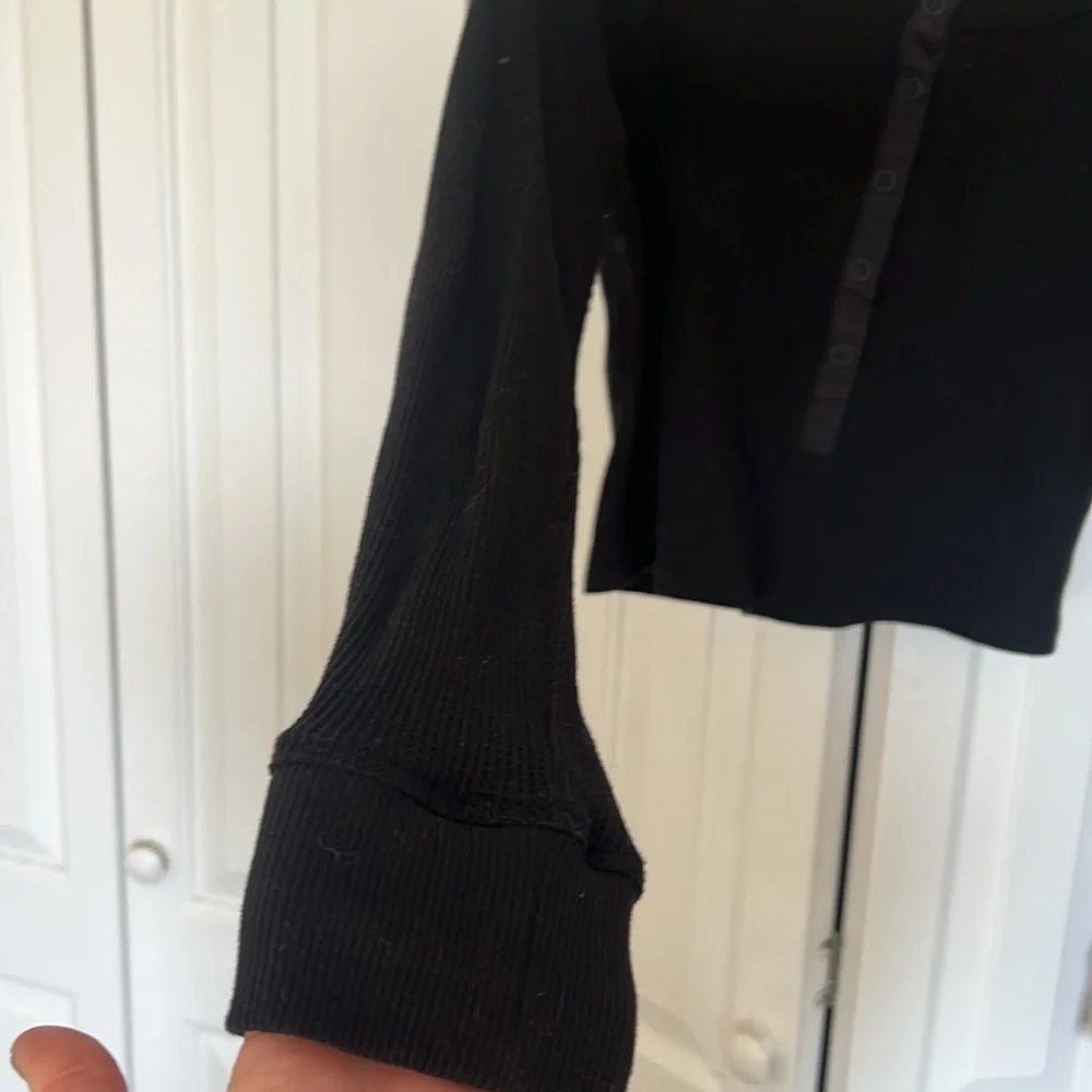 GOOD AMERICAN CROPPED HENLEY NEW - Picture 4 of 5